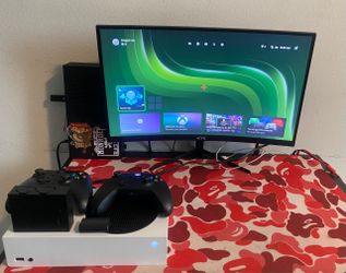 Xbox Series S With 2 Controllers, Rechargeable Batteries & Games(Read Description)