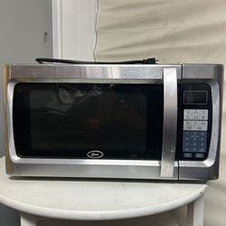 Oster Microwave Oven 1100 Watt