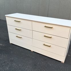 BEAUTIFUL WHITE 6 DRAWER DRESSER FOR SALE🌱