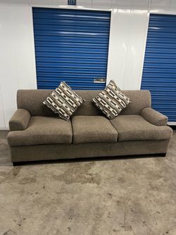 3 seater couch/sofa like new condition $199