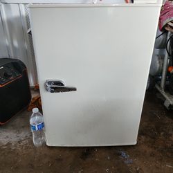 Mini fridge