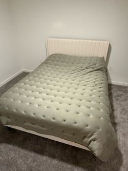Sealy queen memory bed