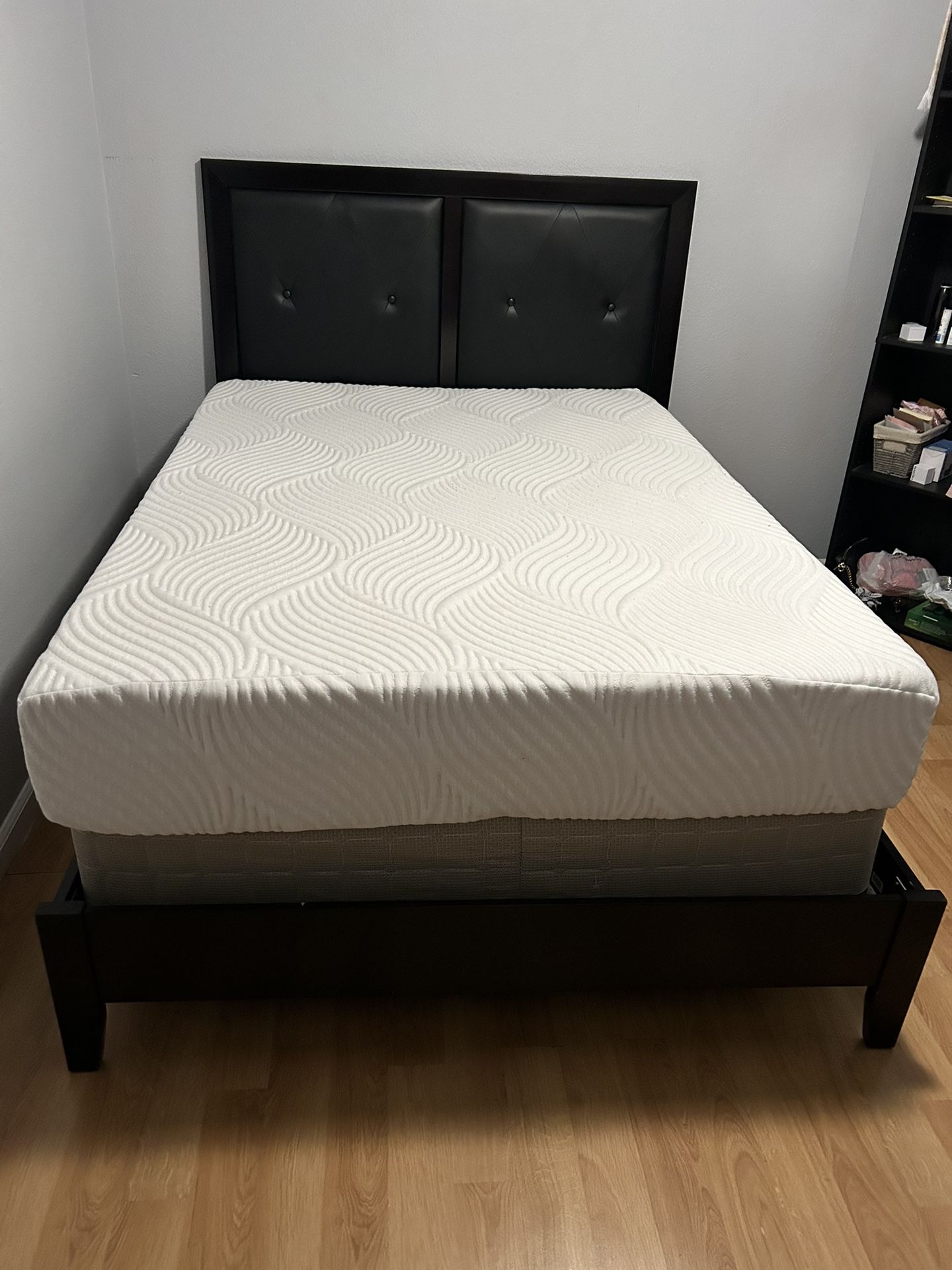 2 Full Beds Like New