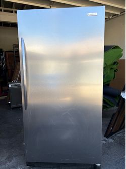 Frigidaire Electrolux Professional Upright Refrigerator 16.7 Cu Ft