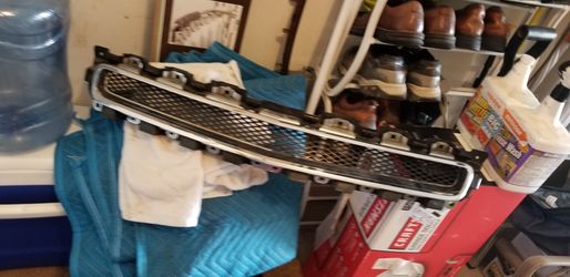 2007 Chevy Malibu front grill used great condition