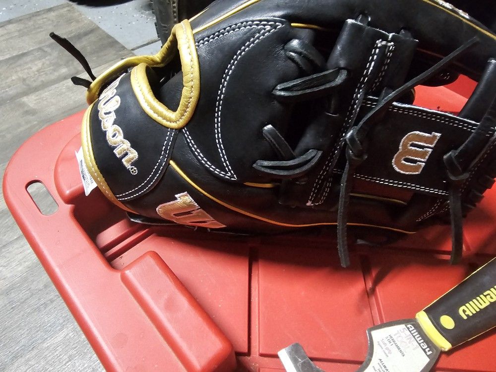 A2000 glove