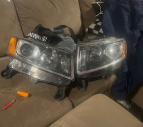 Stock 2014 Jeep Grand Cherokee Headlights