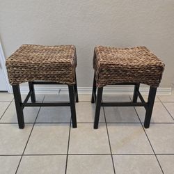2 Bar Stools 