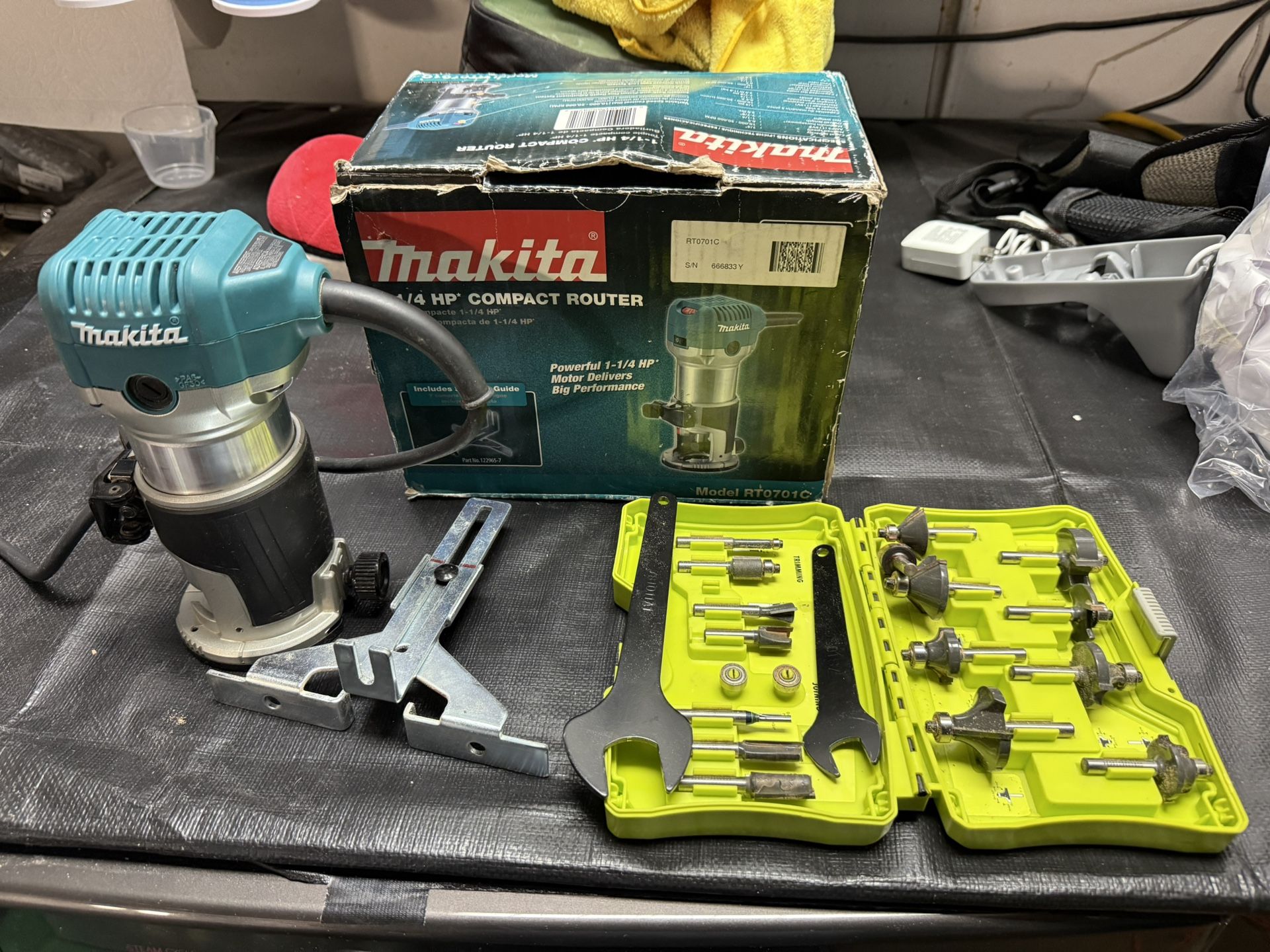 Makita Compact Router W/ Bits