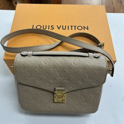 Louis Vuitton Purse, With Box Only, In Good Condition, Entrupy Verified 