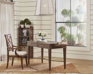 Trisha Yearwood Desk