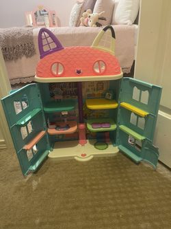 Gabbys Dollhouse Like New Works Button And Accessories Included!