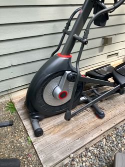 Elliptical trainer in Federal Way large Schwin with cover