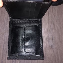 Louis Vuitton Men's Wallet for Sale in Hawthorne, CA - OfferUp