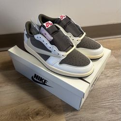 Jordan 1 Travis Scott 