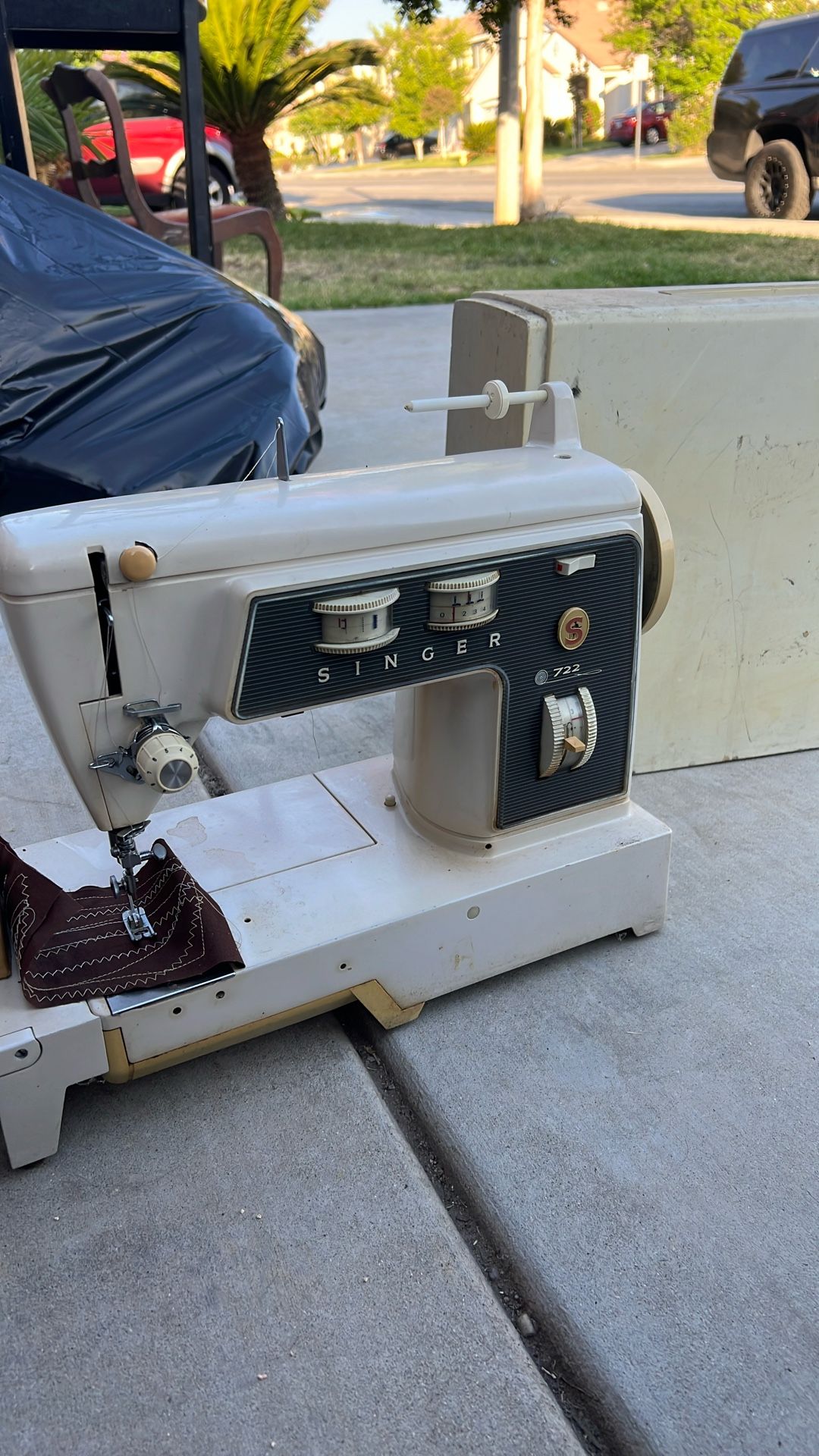 Singer 722 Sewing Machine