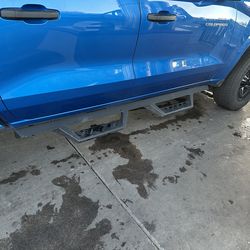 Chevy Colorado running boards