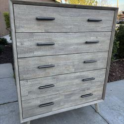 Solid Walnut Wood Dresser Chest of Drawers Furniture Excellent Condition Originally $2,000