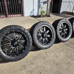 22" Fuel Maverick w- 35" Nitto Ridge Grappler. $950