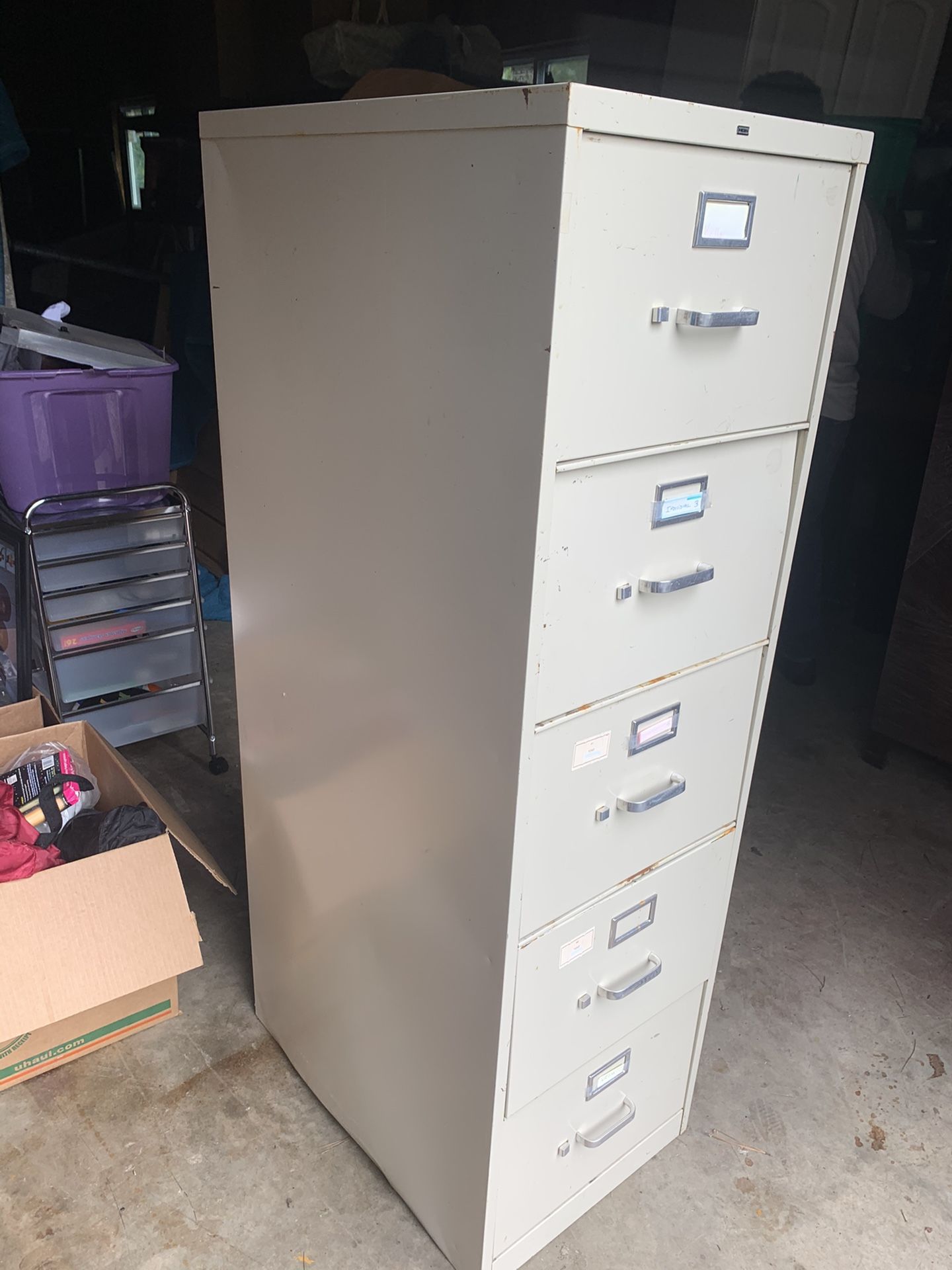 4 drawer filing cabinet, no key.