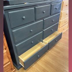 9 drawers dresser / Nine drawers dresser
