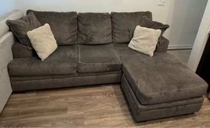 Gray Sectional Sofa/Couch w/ Reversible Chaise