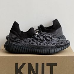 YEEZY BOOST 350 V2. CMPCT SLATE ONYX