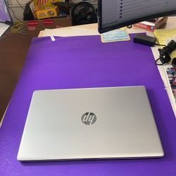 HP 17-cp2199nr 17.3” Laptop – AMD Ryzen 5 7520U, 16GB RAM, 512GB SSD, Windows 11