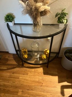 Entry way table