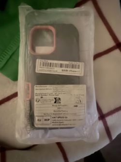 iPhone 17 hard case