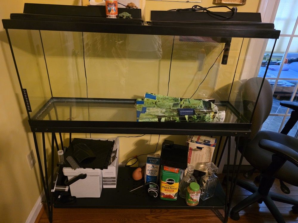 100 Gallon Fish Tank w/stand