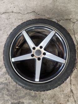 One wheel and tire 235/45r18    5x114.3