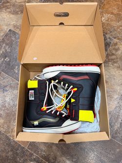 Men’s sz 13 Vans snowboard boots