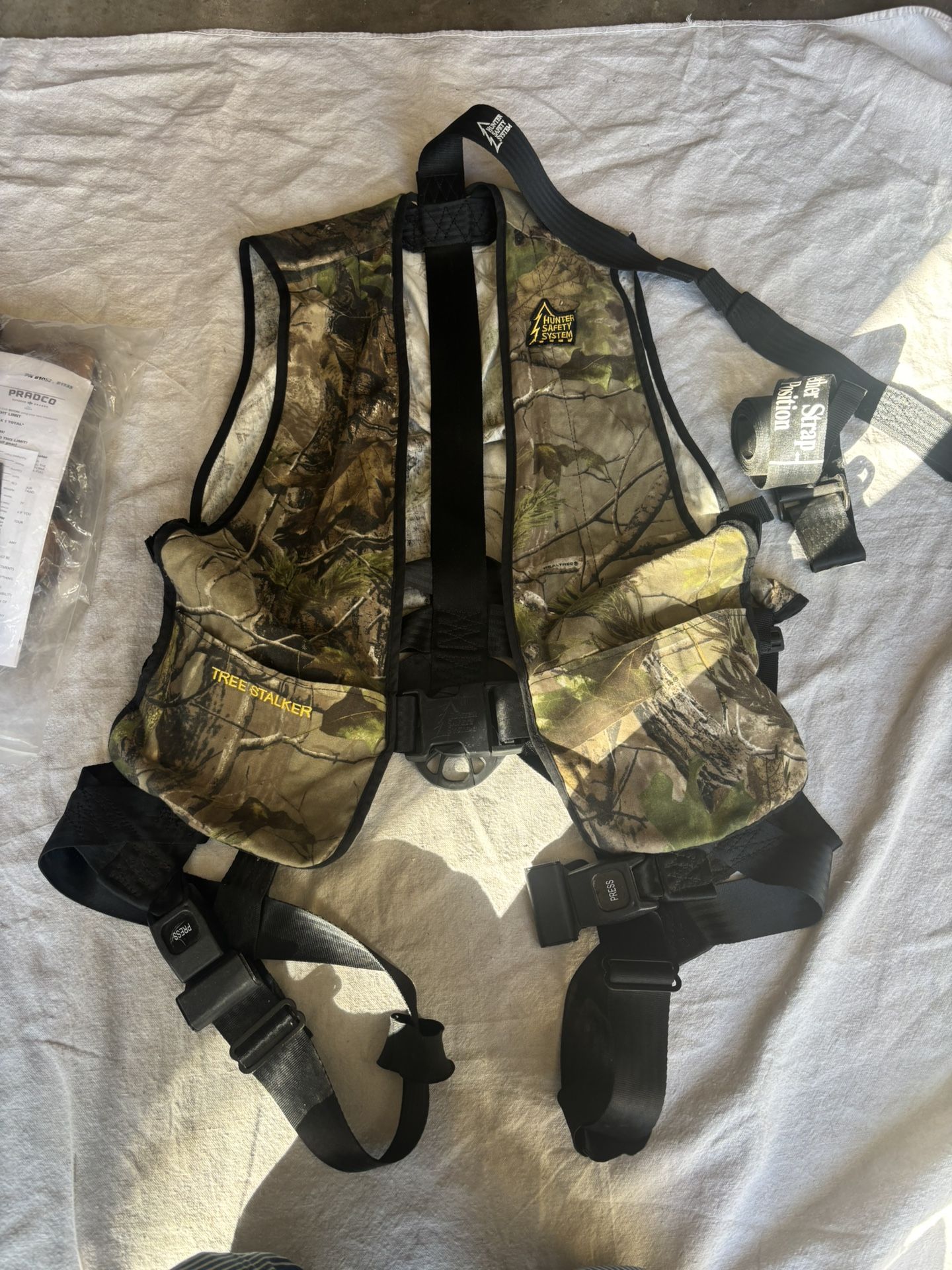 1 Used Hunter Safety Systems, 1 New Summit Tree Stand Safety Harness