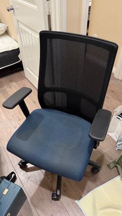 Mesh Back Office Chair with Blue Seat