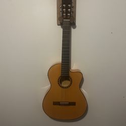 Guitar with auto tuner