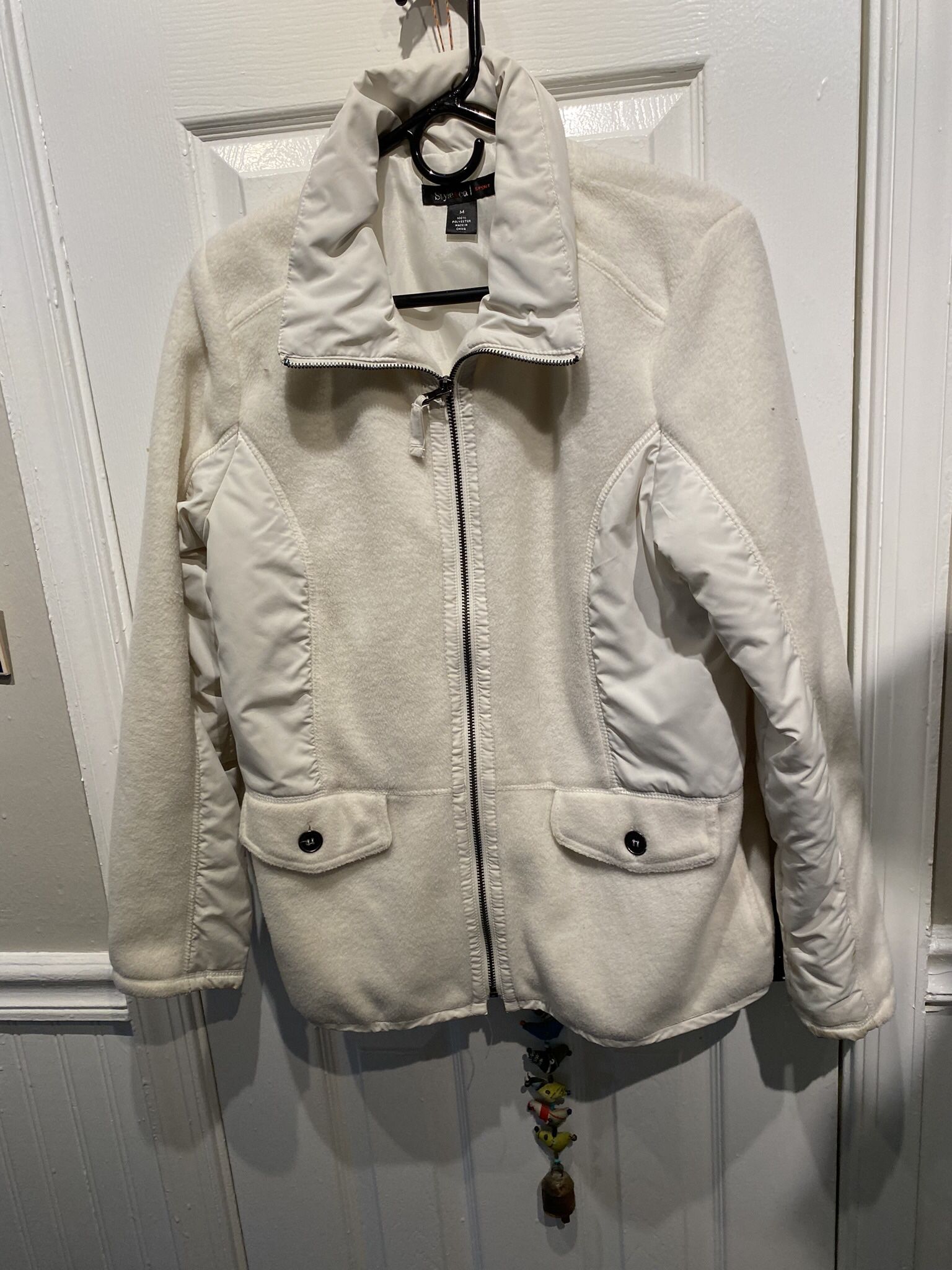 Ladies Size Medium Macys Style and Company White Fleece Jacket