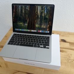 Apple MacBook Air M4 / 2025