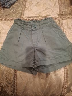 GAP girl's shorts. Small size for 6- 7 yeas girl.