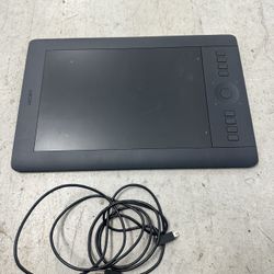 Wacom PTH-651 Intuos Pro Medium Creative Pen & Touch Tablet Excellent