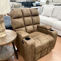 New Power Recliner — CLEARAnCE