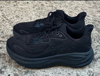 HOKA TRIPLE BLACK