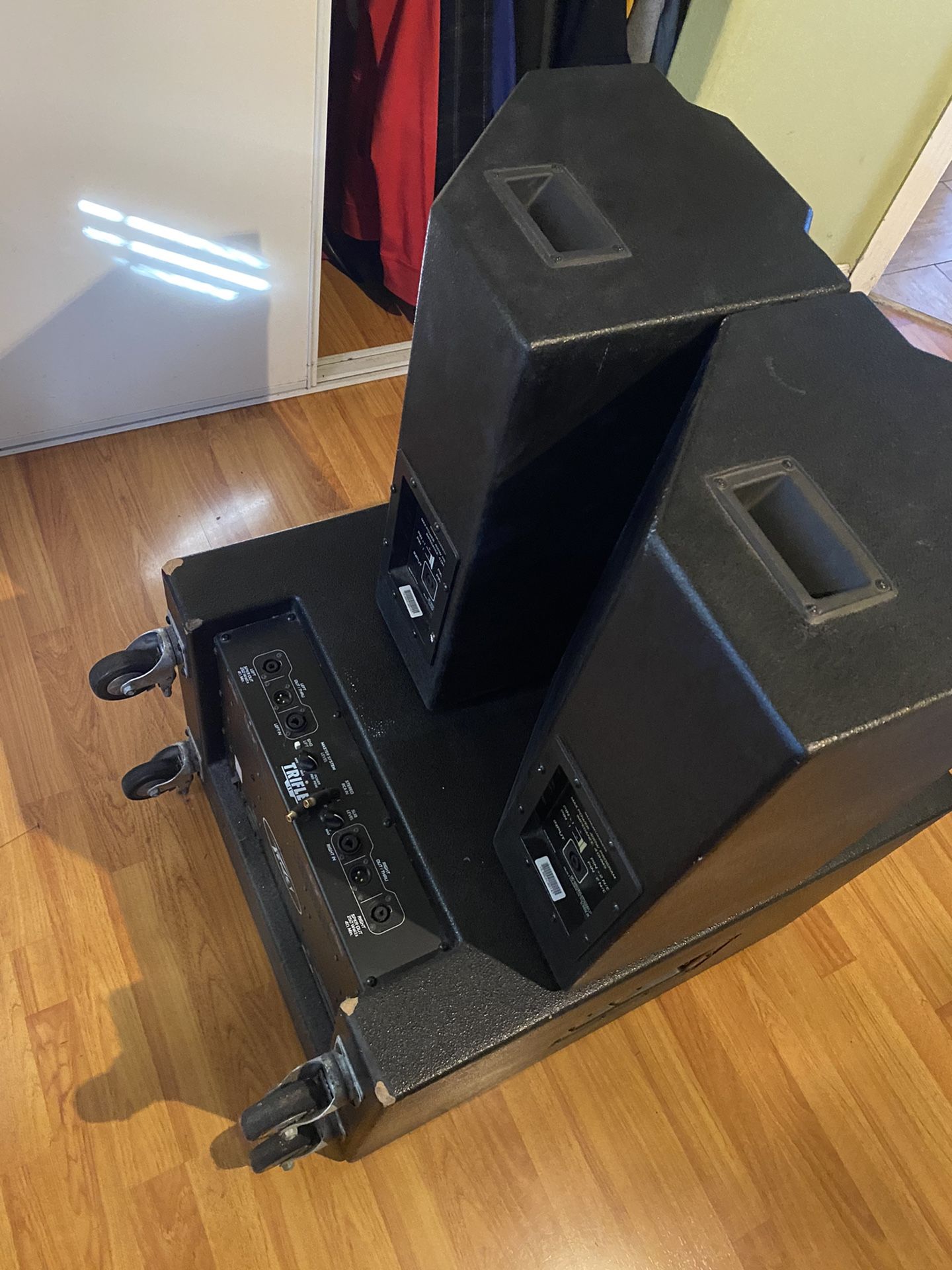 Peavey Triflex II 1000 watt Sound System 2 speakers and 1 subwoofer for