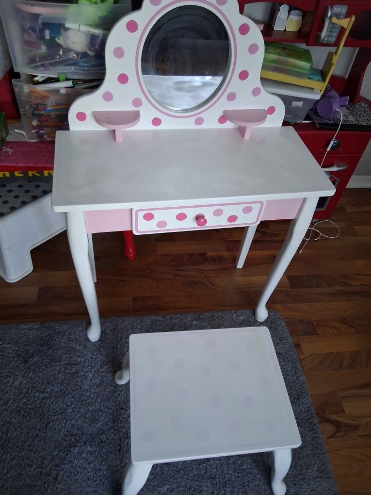 Kidkraft Vanity Mirror With Stool