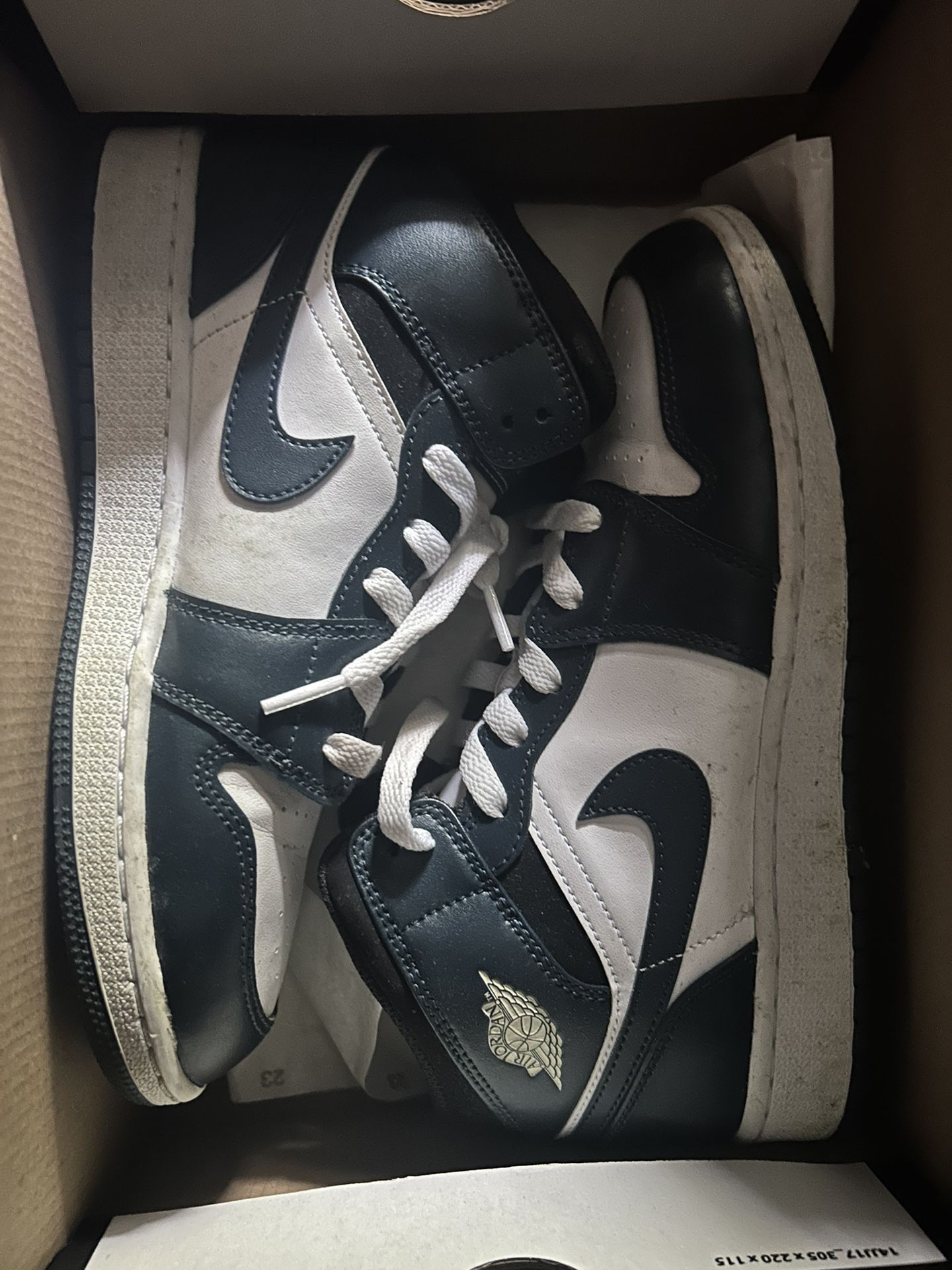 Jordan 1 mid Armory Navy 