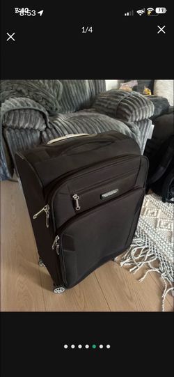 LOW PRICE MOVING- $250 RETAIL SAMSONITE SPINNER LUGGAGE