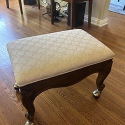 Footstool (w Rollers)
