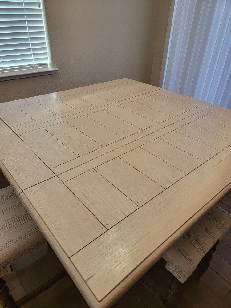 Rustic Dining Table w/ Removable Leaf & 4 Bar Stools – Great Condition!