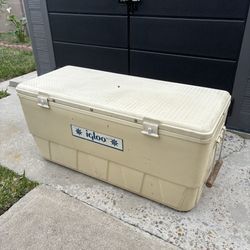 Vintage Igloo Large Cooler Ice Chest Marine Fishing w/ Drain Rope Wooden Handles