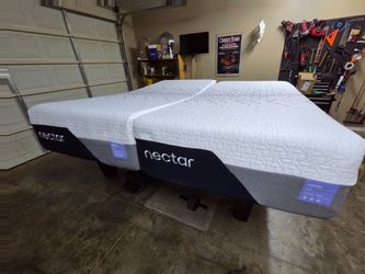 Nectar Luxe Memory Foam, Split King, Like New, Perfect Condition